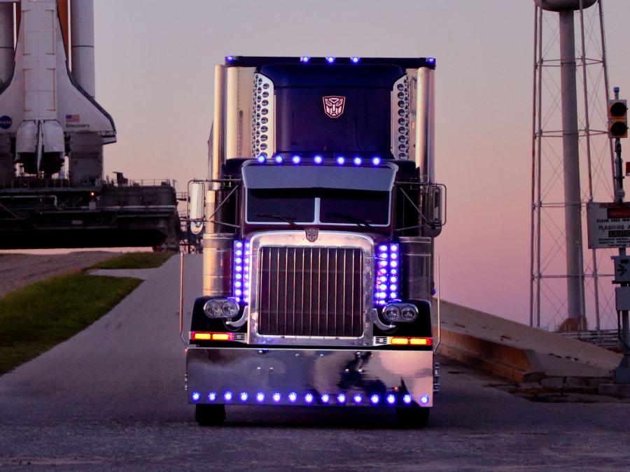  Peterbilt 379 Optimus Prime 2007 года  (фото 8 из 8)